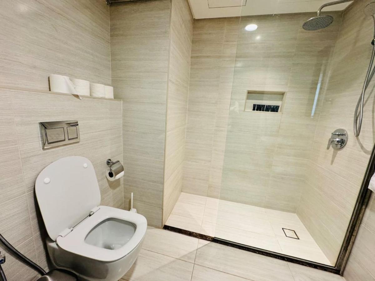 One Bedroom Sea View 31st Floor *